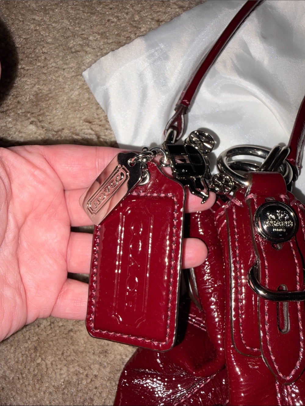 Coach Maggie bag in patent cranberry - Picture 3 of 7